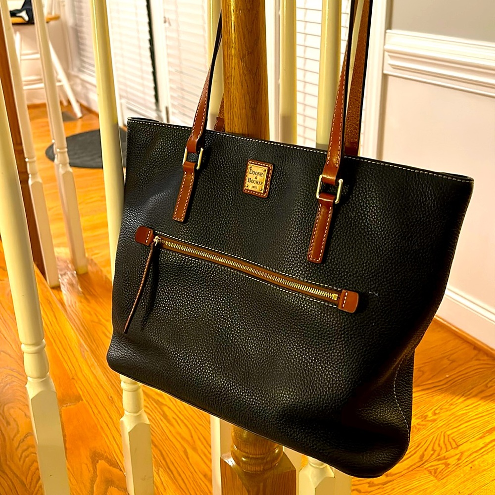 Dooney and Bourke 1975 navy shoulder bag.